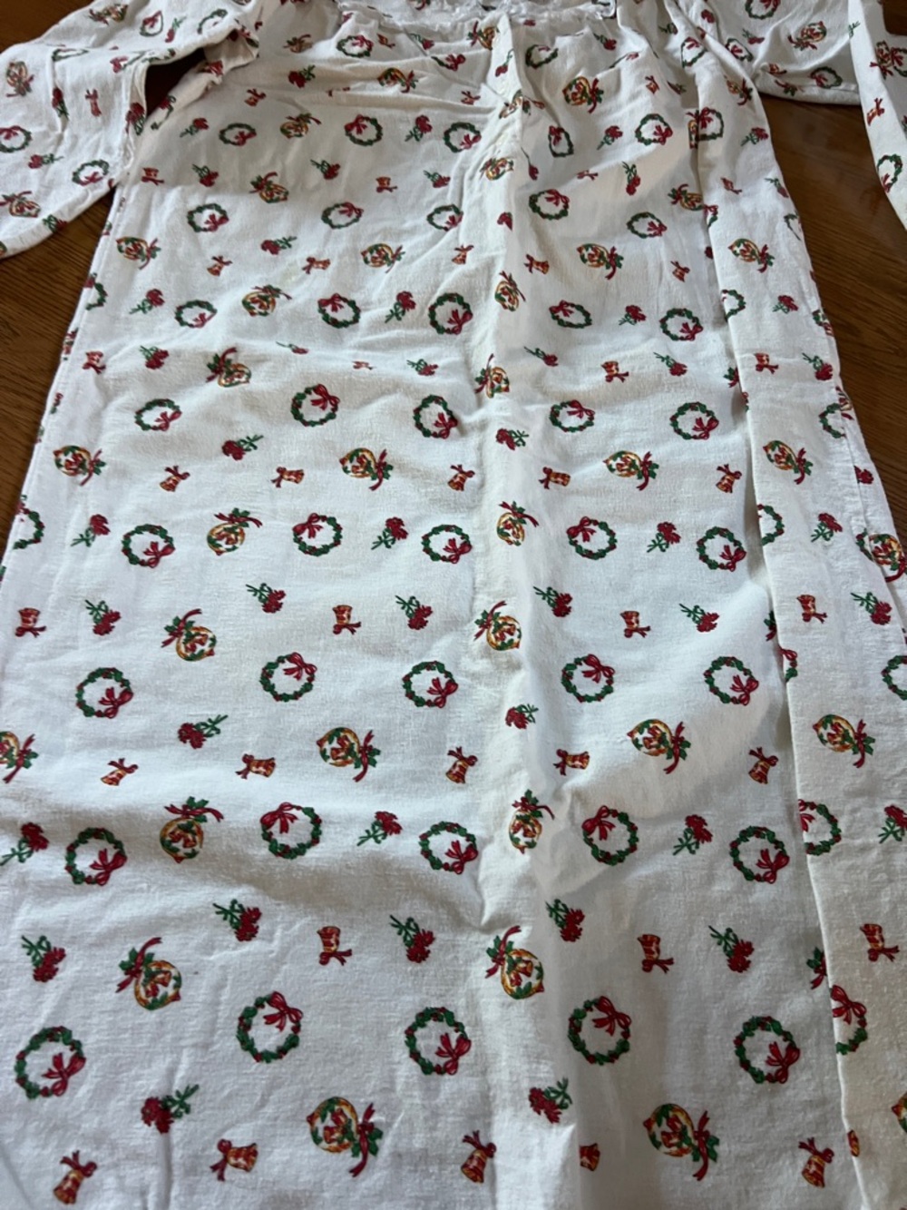 White Vintage Christmas Wreath Nightgown - Picture 2 of 3